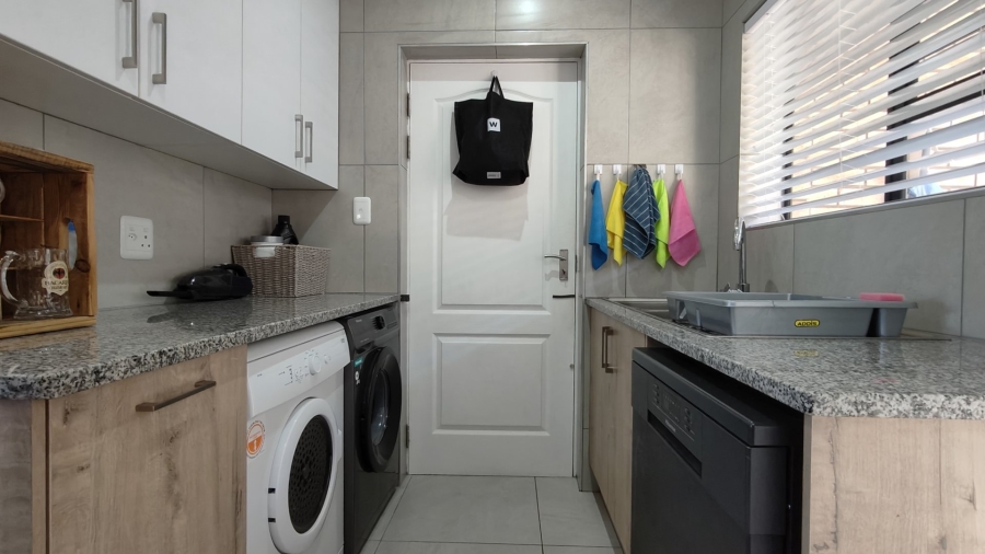 3 Bedroom Property for Sale in Island View Western Cape